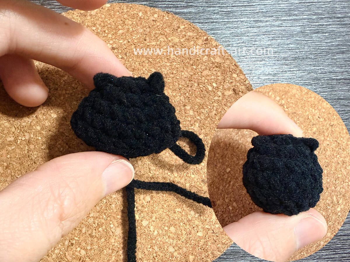 Crochet the Heixiu beside Luo Xiaohei